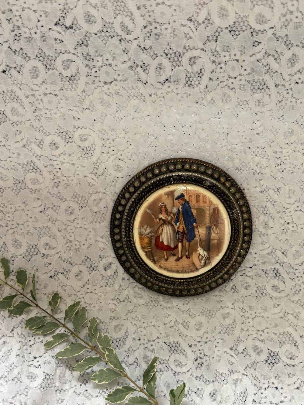Antique-Style Round Wall Plaque in Gold and Brown Tones